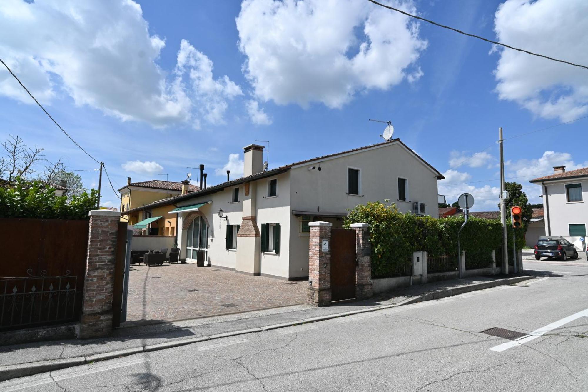 Ca Centosa Artistic House Villa Storica Ristrutturata Con Patio E Giardino Cittadella Extérieur photo
